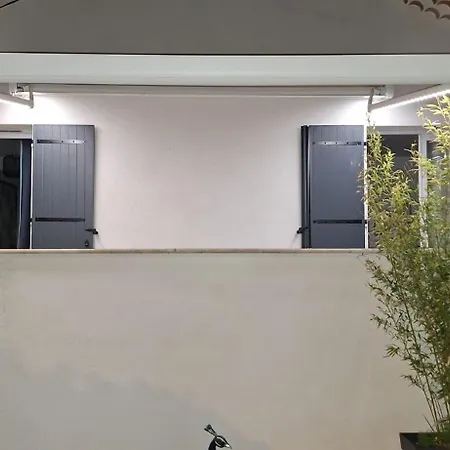 Beau 2 Pieces Emplacement N 1 Proche De La * Fréjus